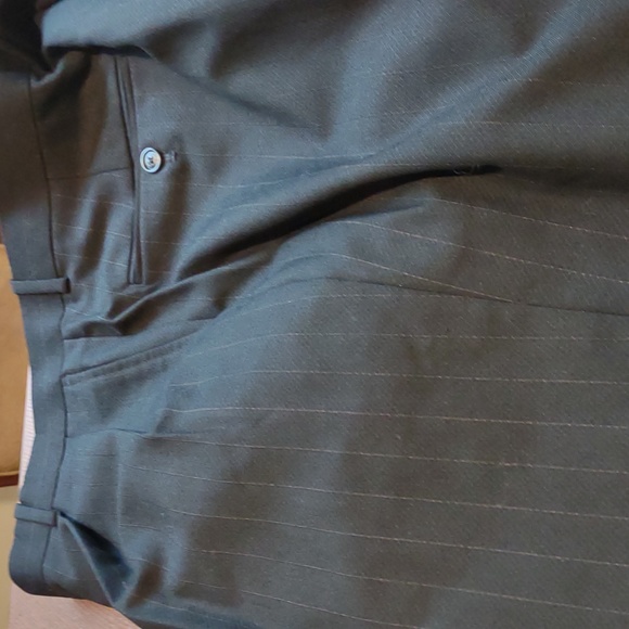 Premium Executive PIN STRIPE Suit by GERALD AUSTIN OF BOND STREET. 44L - Picture 12 of 16